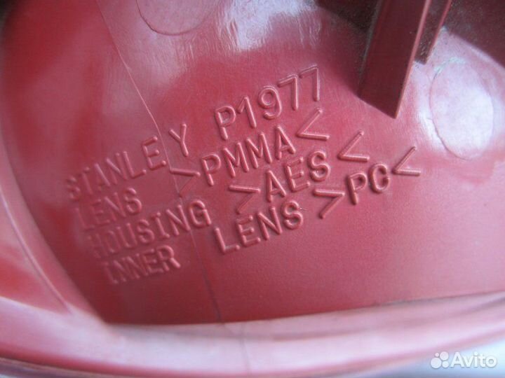 Фонарь правый Mazda Demio DY ZJ 2004