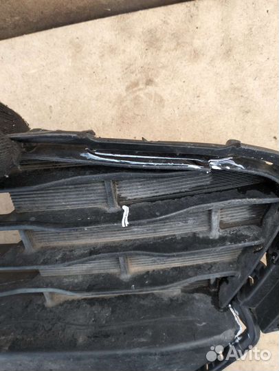 Решетка переднего бампера Kia Rio 4 2017