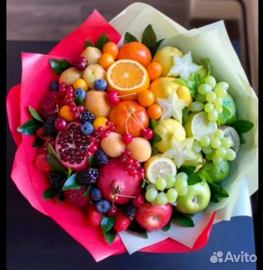 Букет на подарок из конфет фруктов с доставкой
