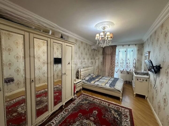 2-к. квартира, 80 м², 8/11 эт.