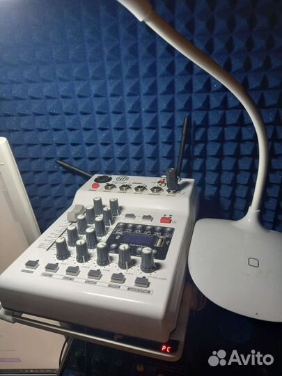 Микшерный пульт с микрофонами Noir Audio UM-100