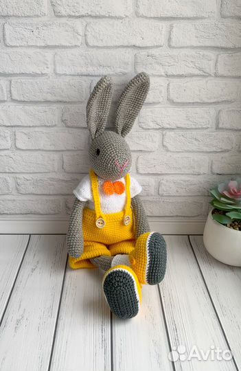 Вязаные игрушки зайчик