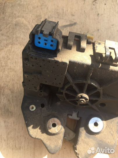 Форд Фокус-1 Замок на крышку багажника