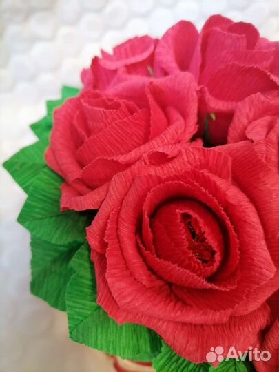 Подарок-Букет алых роз с конфетами