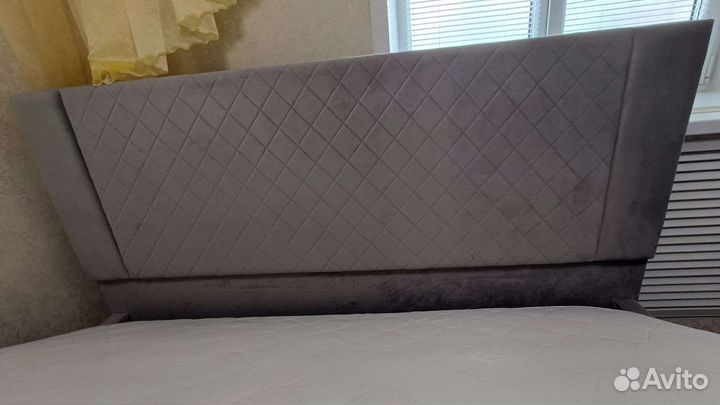 Кровать двухспальная с матрасом 160 200