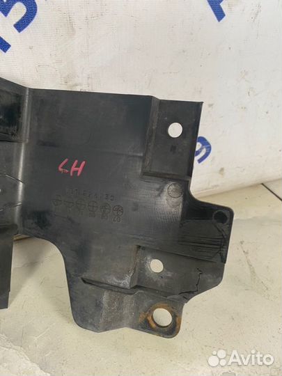 Дефлектор радиатора левый Mazda Mazda5 CR