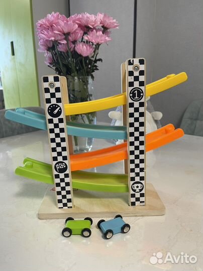 Гоночный трек с машинками