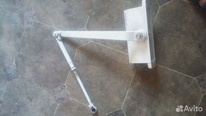 Доводчик дверной