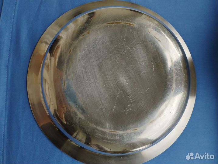 Антикварное сервировочное блюдо с крышкой.Испания