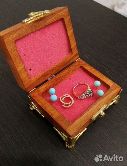 Деревянная шкатулка с диктофоном