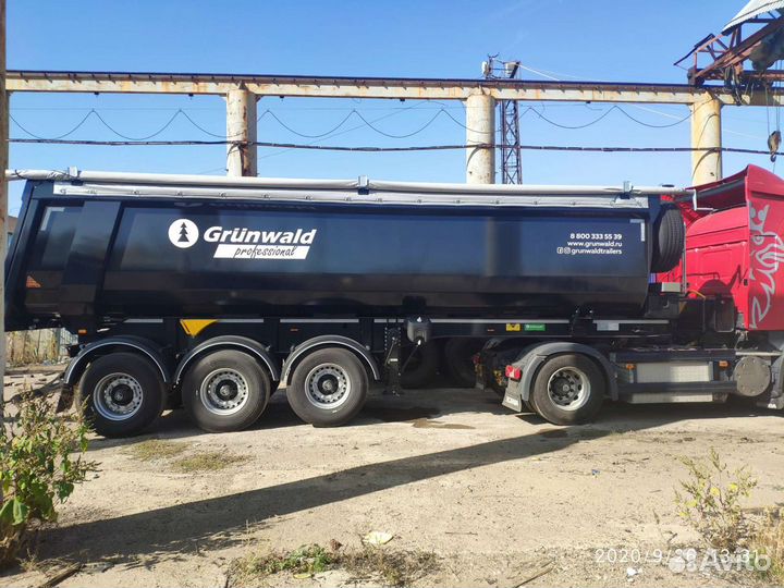 Самосвальным полуприцепом