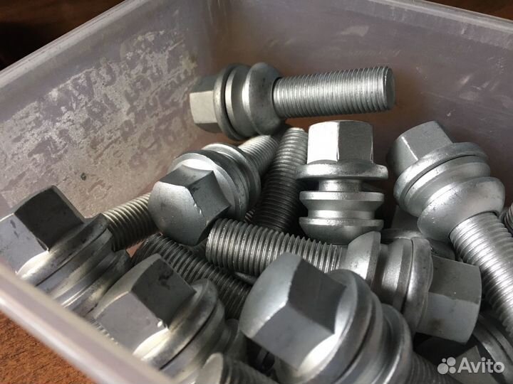 Болт колесный VAG. Tuareg. Q7. Cayenne