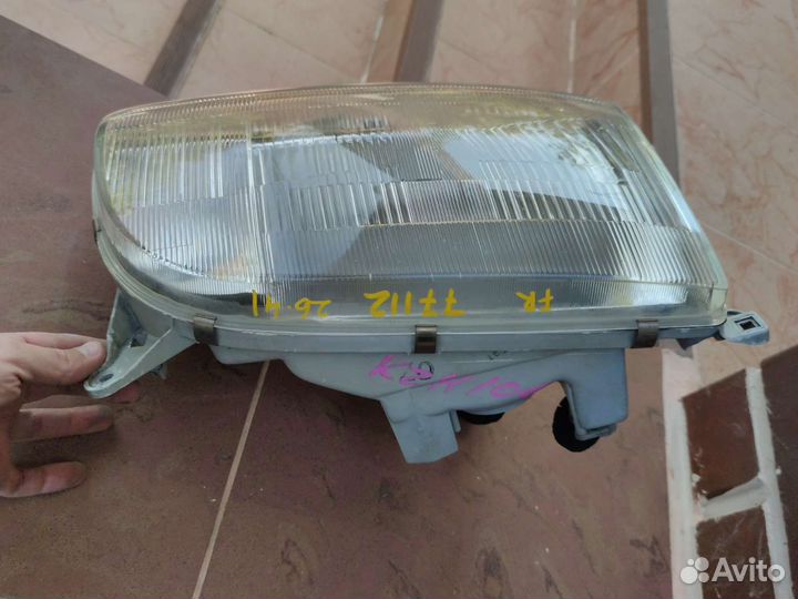 Фара передняя на Toyota правая и левая