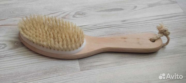 Массажная щётка