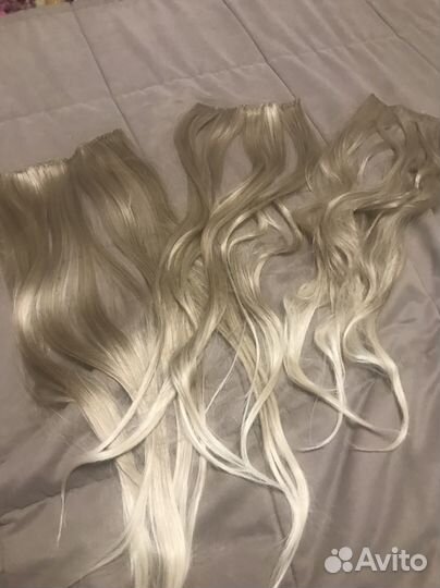 Волосы на заколках блонд