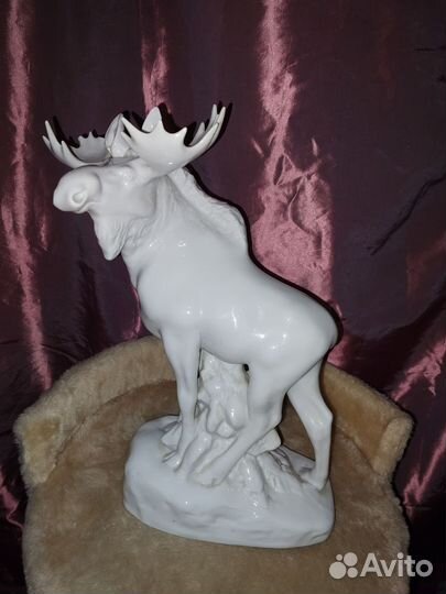 Фарфоровая статуэтка 