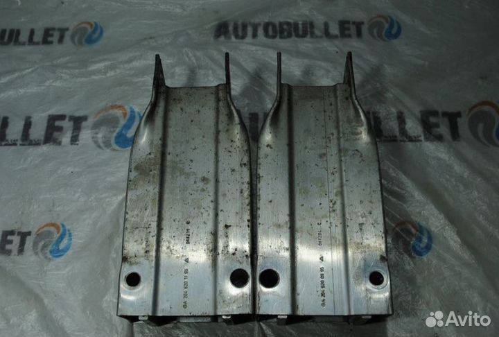 Кронштейн усилителя бампера Mercedes E W211 Е30