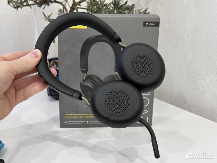 Новая Jabra Evolve2 75