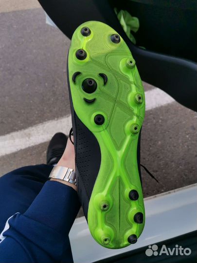 Футбольные бутсы