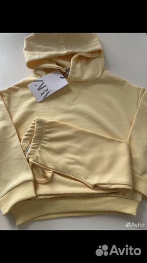 Новый Костюм zara для девочки 116 размер