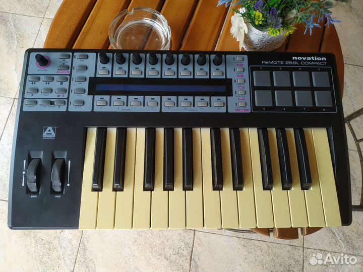 Миди клавиатура Novation