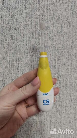 Электрическая зубная щетка детская