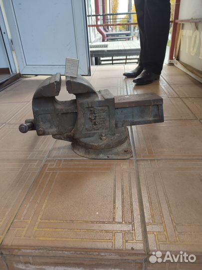 Тиски тисы слесарные СССР
