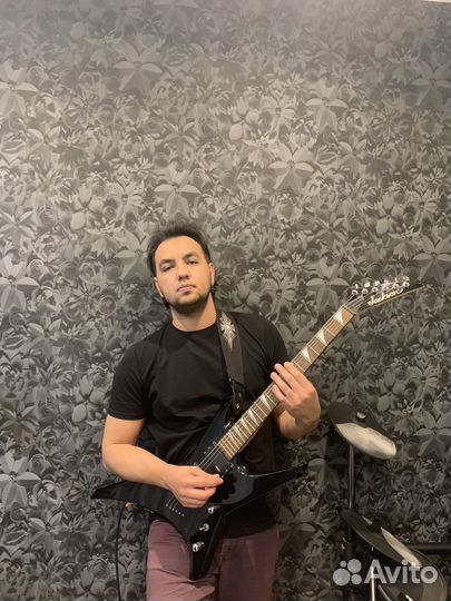 Преподаватель по гитаре