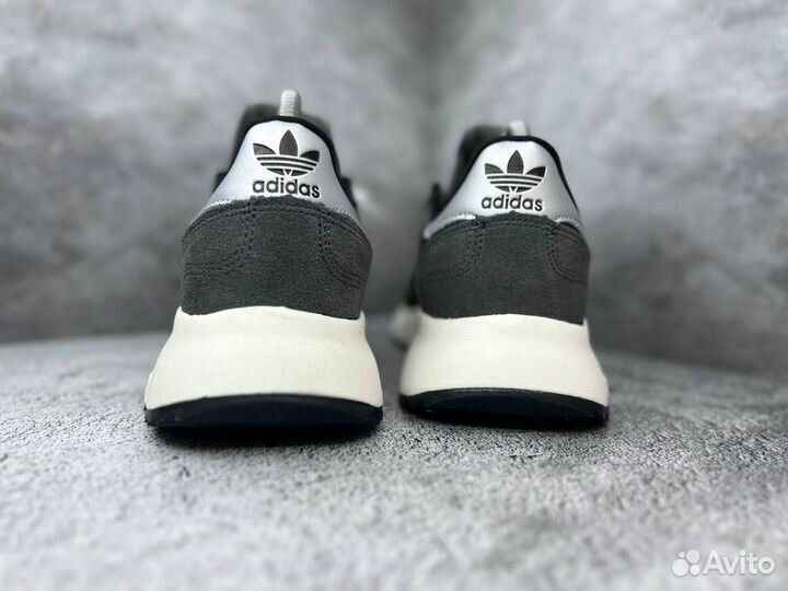 Минималистичные кроссовки Adidas Petropy (Арт.58049)