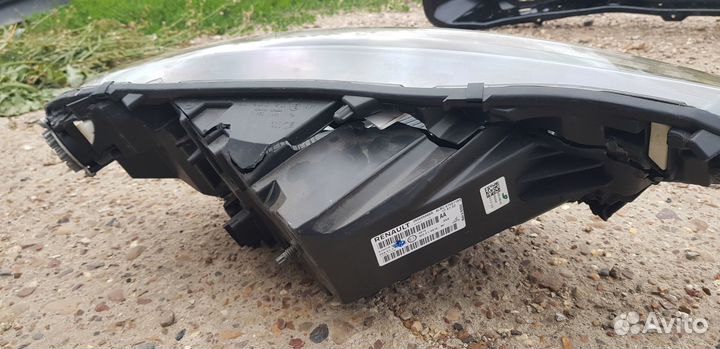 Продам фару левую переднею на рено аркану