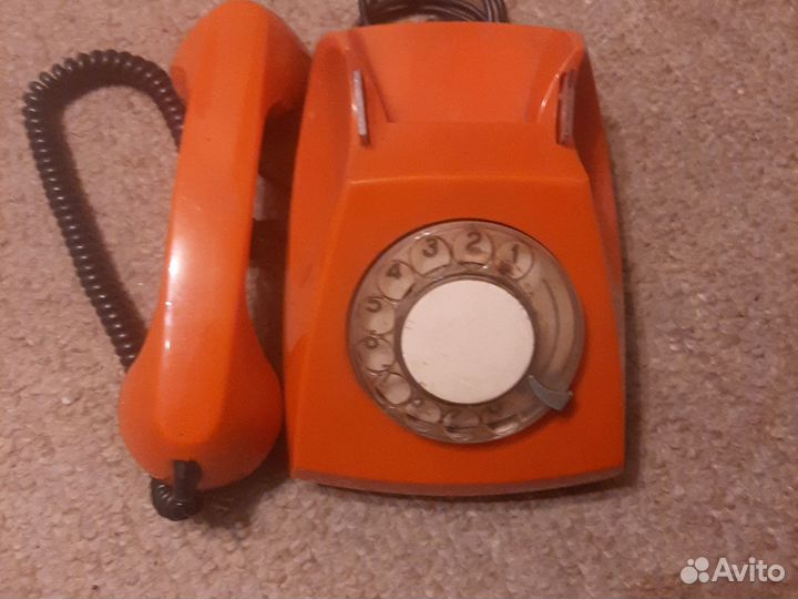 Дисковый телефон советских времен