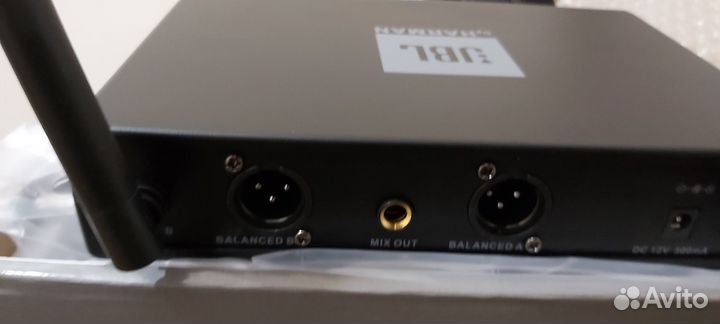 Радиомикрофоны JBL база и 2 радиомикрофона