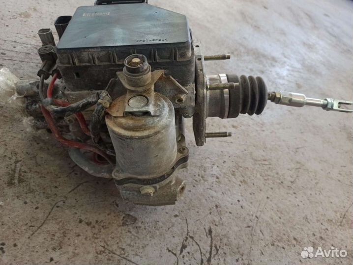 Блок ABS Toyota Land Cruiser 200