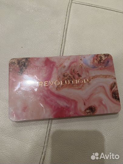 Палитра теней Revolution 18 цветов