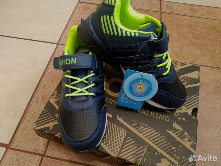 Новые кроссовки для мальчика, р.29 (18.5 см)