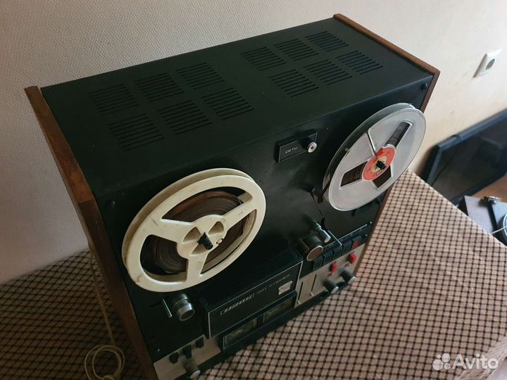 Катушечный магнитофон Маяк-001 Стерео