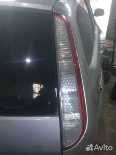 Фонарь задний правый Форд фокус 2 универсал рестай