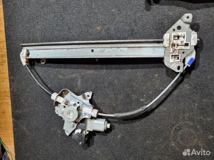 Стеклоподъемник передний правый Nissan Juke F15