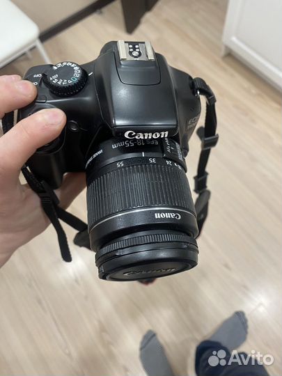 Зеркальный фотоаппарат Canon eos1100d