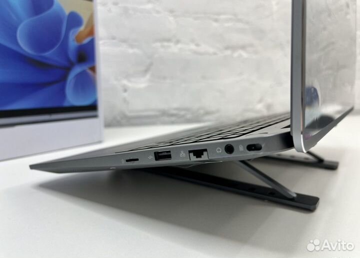 UIG R7 7840hs