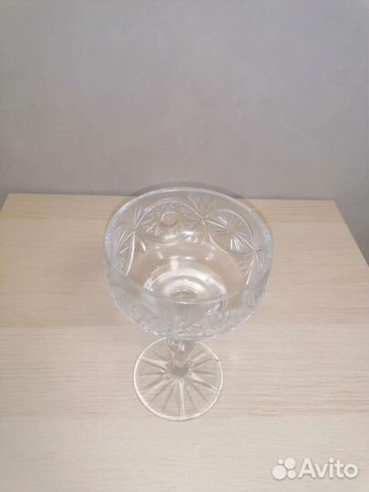 Хрустальная конфетница на ножке