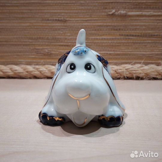 Статуэтка-копилка щенка. Гжель