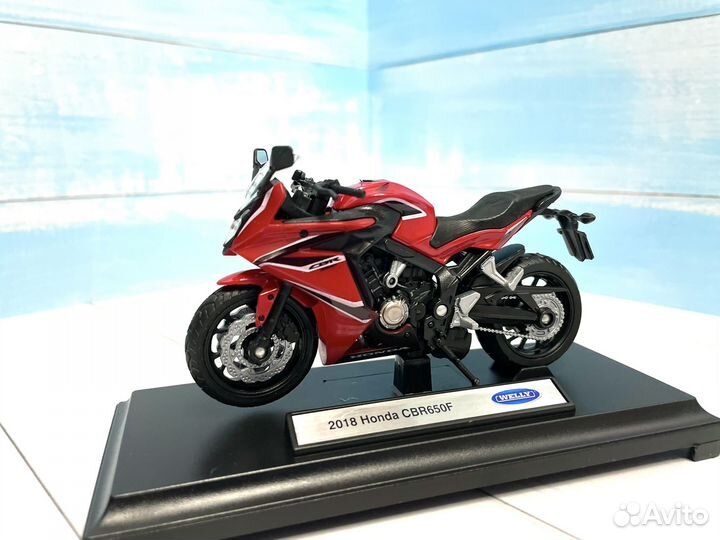 Модель мотоцикла Honda CBR600 1:18 красный