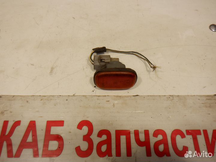 Повторитель поворотов на крыло Toyota Rav 4 95-00