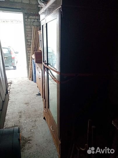 Старинный платяной шкаф