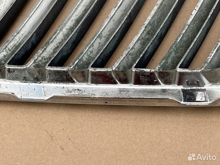 Решетка радиатора левая Mitsubishi L200 MN142329