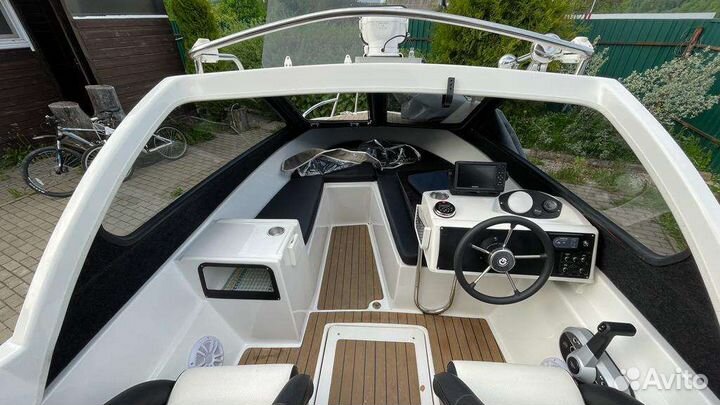 Аренда катера с капитаном прогулка на катере