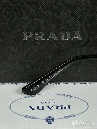 Солнцезащитные очки prada