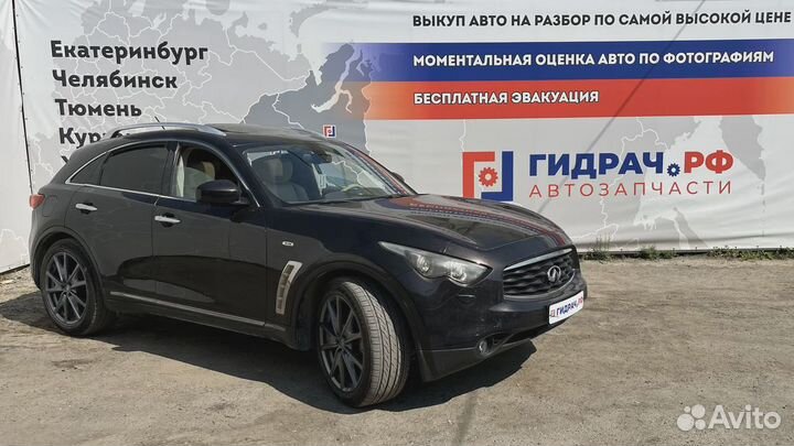 Обшивка двери передней правой Infiniti FX50 (S51)