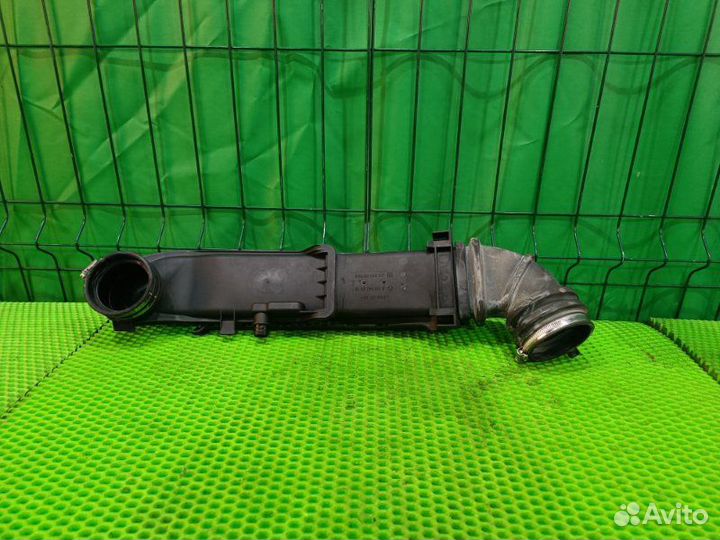 Воздухозаборник Mercedes Benz C200 W202 111.945